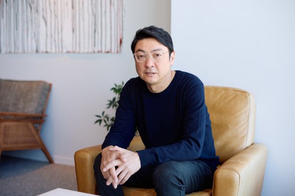 金赢中心 进入中国十五年，JINS睛姿9成眼镜产自本地，目标在华开1000家店