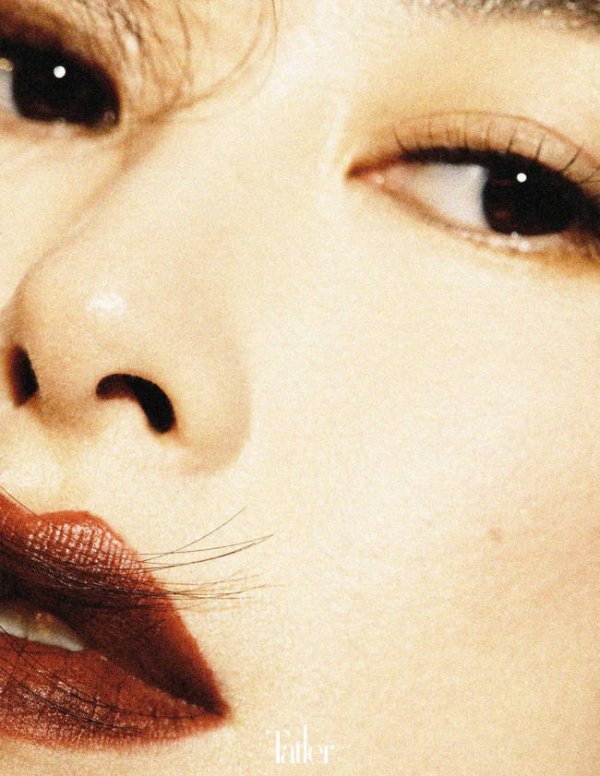 富瑞众投 朱珠一组鎏金岁月大片释出 诠释浓妆淡抹总相宜